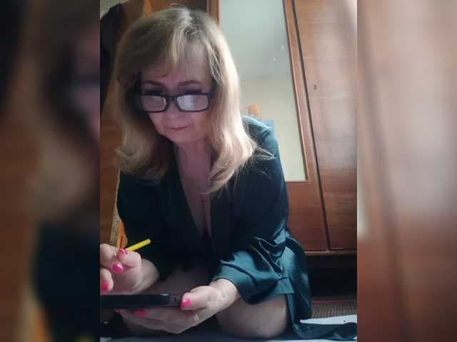Alina1965 live cam