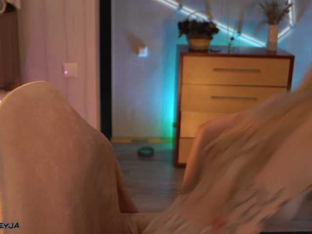 ManiFreyja live cam