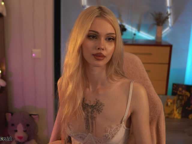 ManiFreyja live cam