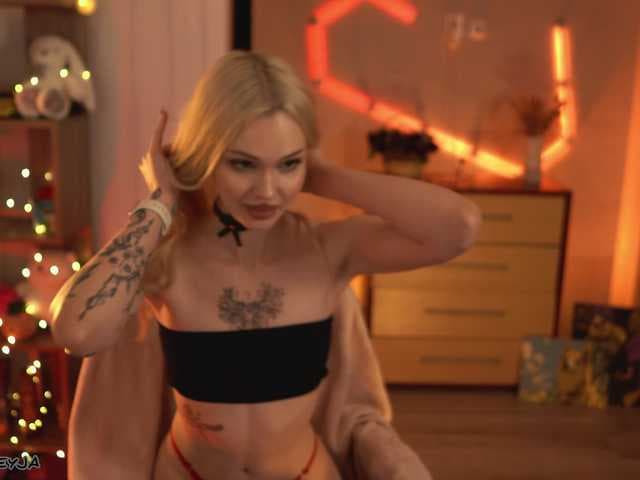 ManiFreyja live cam