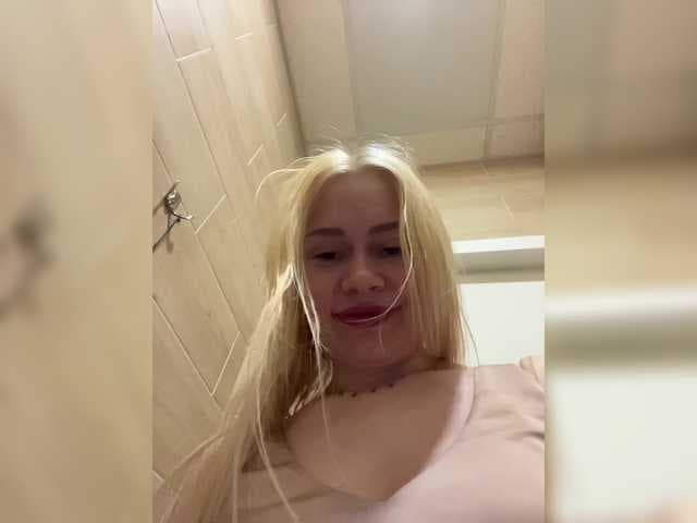 MirandaNow live cam
