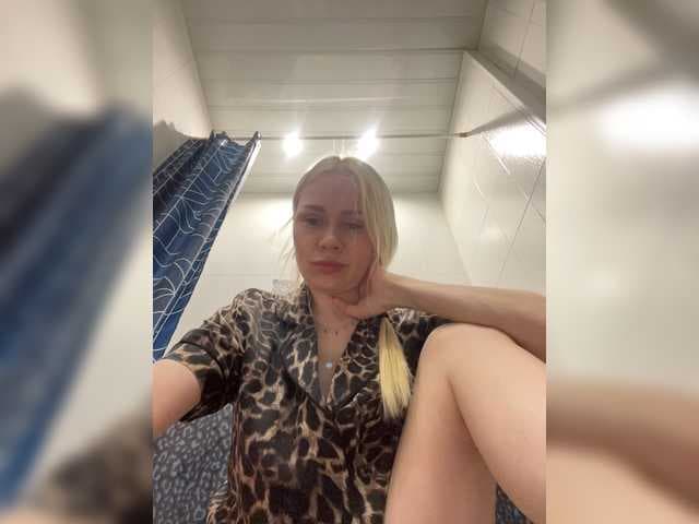 MirandaNow live cam