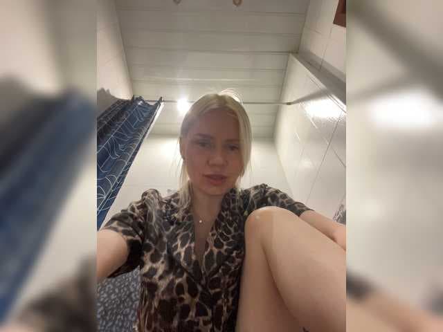 MirandaNow live cam