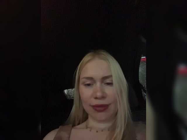 MirandaNow live cam
