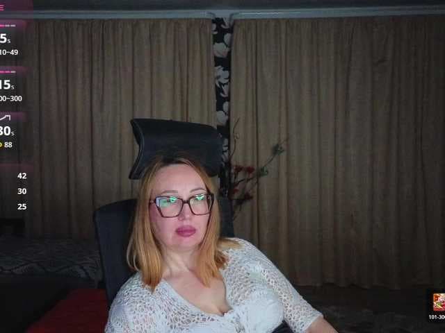 Pink-Lips live cam