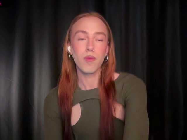 AvrilKors live cam