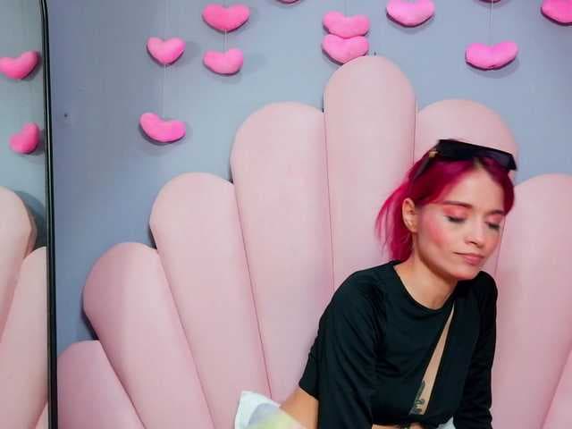 LUCY_MILLER live cam