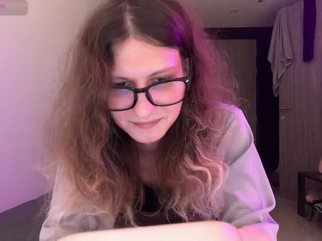 AlicePinkhead live cam