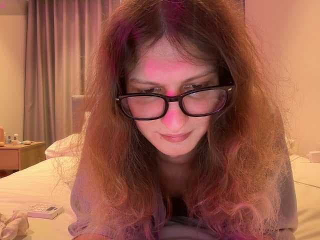 AlicePinkhead live cam