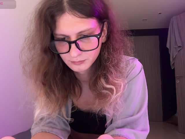 AlicePinkhead live cam