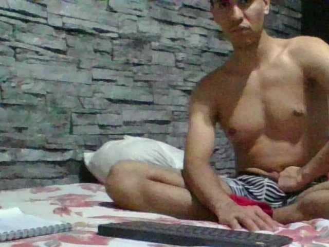 Sexylatin64 live cam