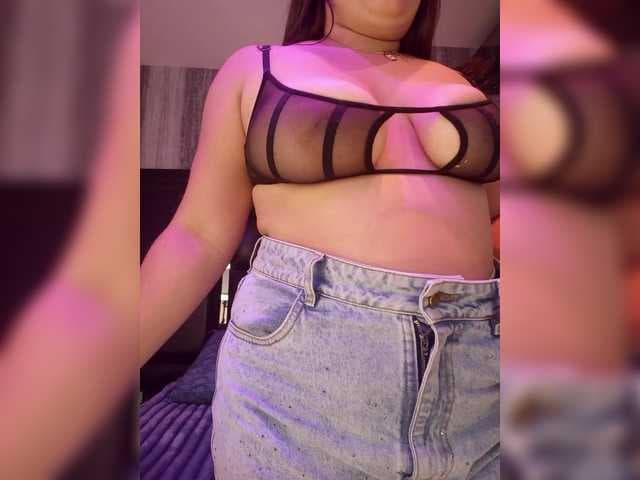 EinnyMure live cam