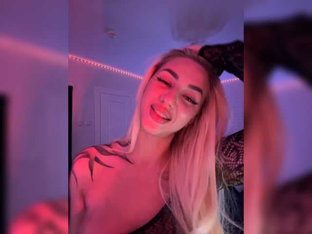 -AmazingBlonde live cam on BongaCams