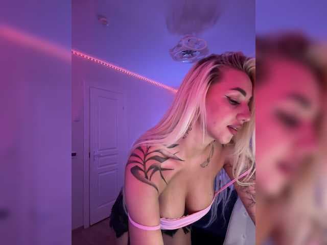-AmazingBlonde live cam