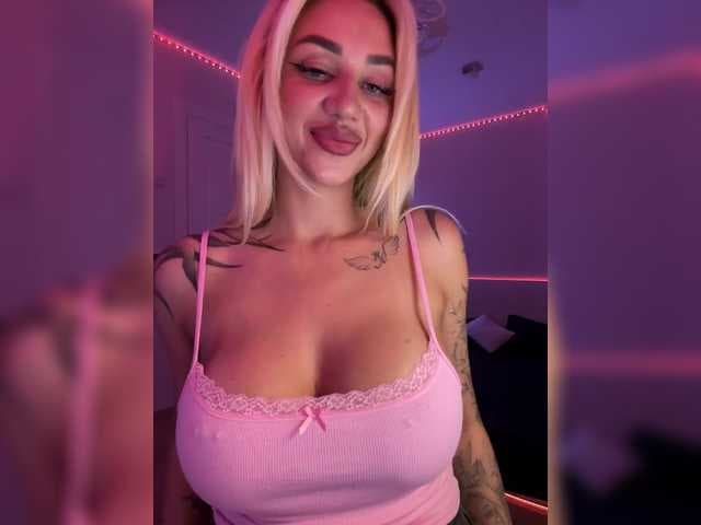-AmazingBlonde live cam