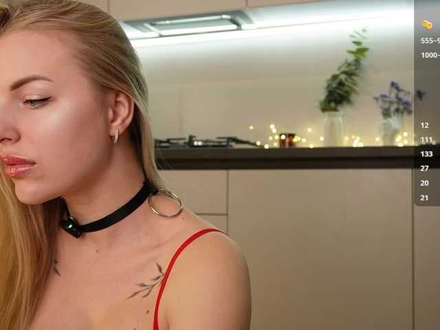 BlondyNika live cam