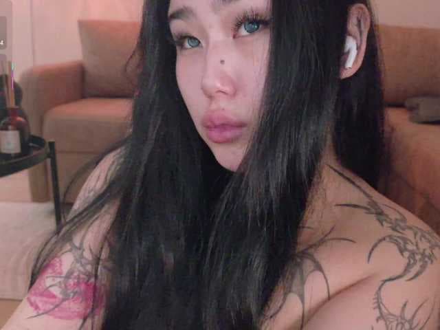 Yuriko-May live cam on BongaCams