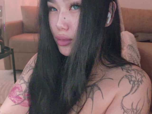 Yuriko-May live cam
