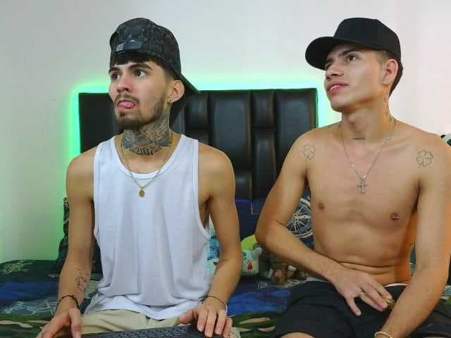 DerekAndRoderick live cam