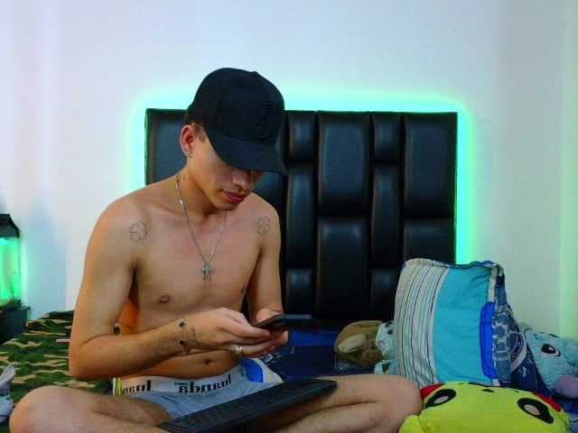 DerekAndRoderick live cam