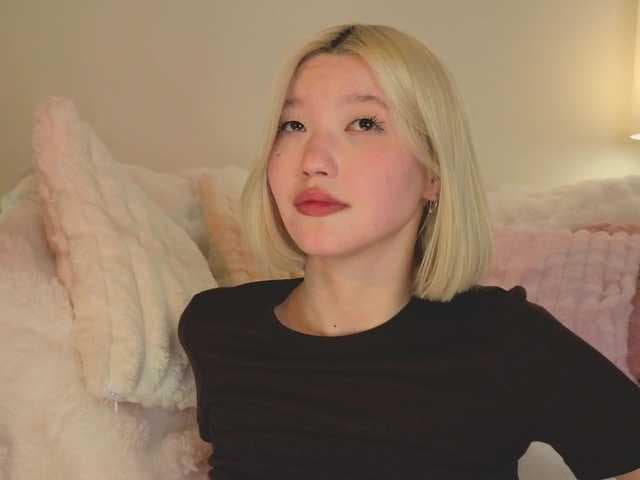 milli-sunrise live cam on BongaCams