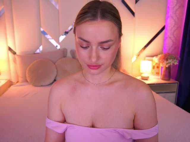 FloraGreys live cam