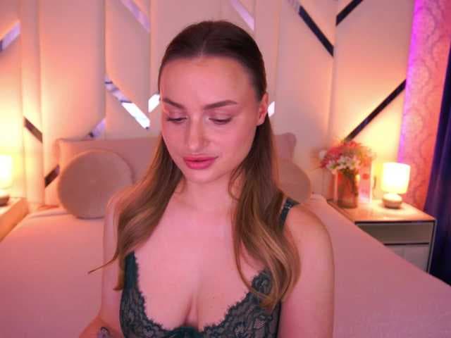FloraGreys live cam
