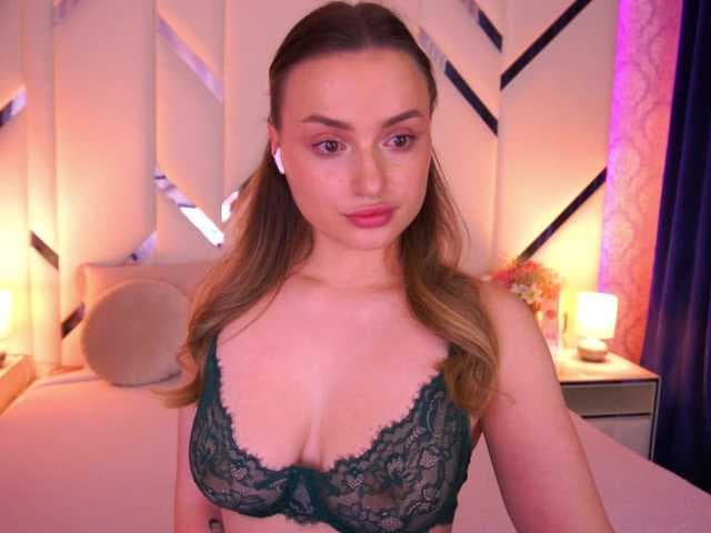 FloraGreys live cam