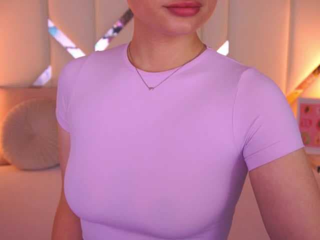FloraGreys live cam