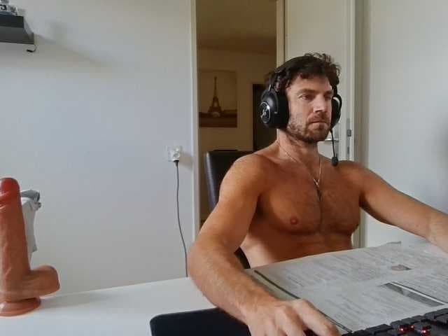 alphah-hunk live cam