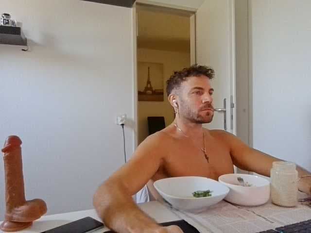 alphah-hunk live cam