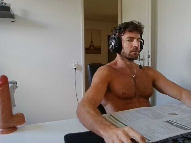 alphah-hunk live cam