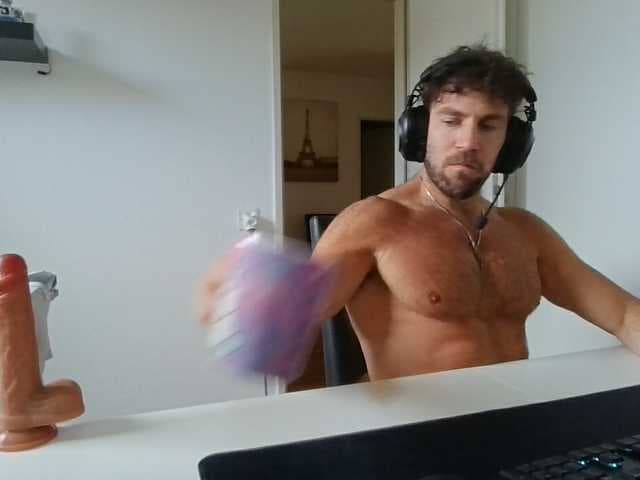 alphah-hunk live cam