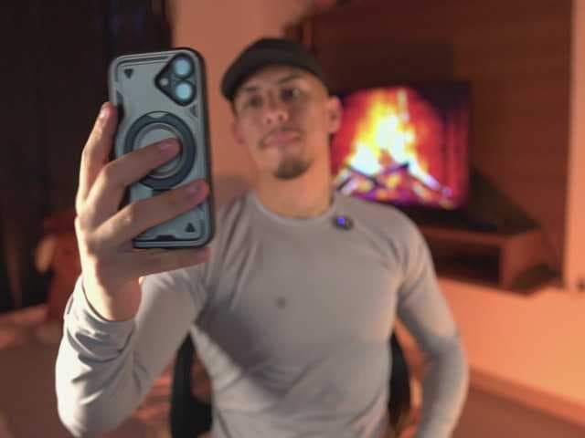 AaronFox live cam