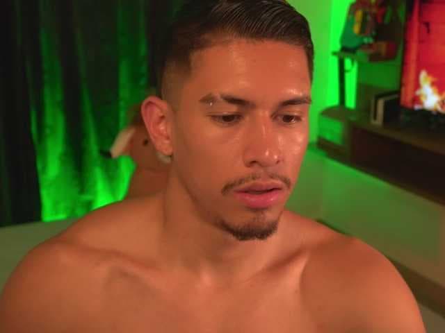 AaronFox live cam