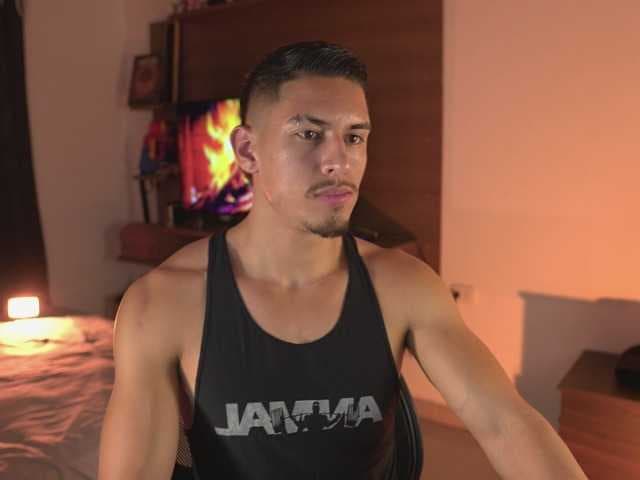 AaronFox live cam