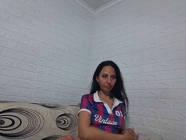 Brunetasexy1 live cam