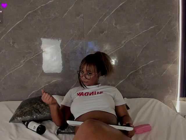 Rachellebony live cam on BongaCams