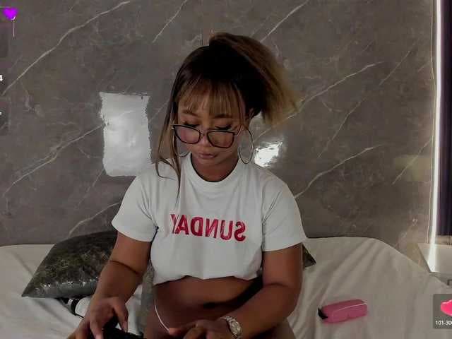 Rachellebony live cam