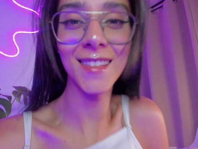 allison-alahia live cam