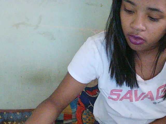 TriciaBella live cam