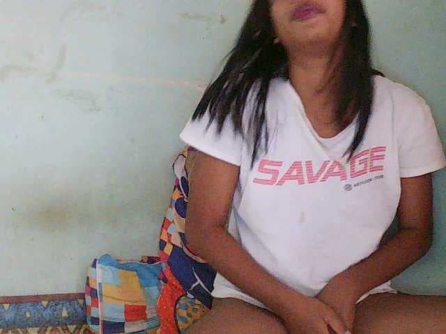 TriciaBella live cam