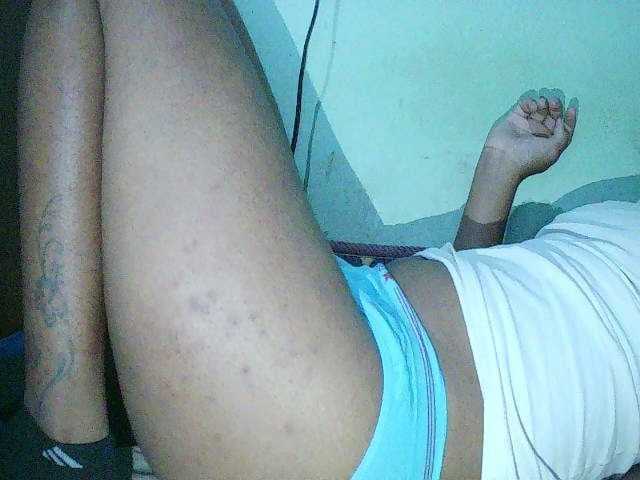 TriciaBella live cam