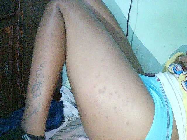 TriciaBella live cam