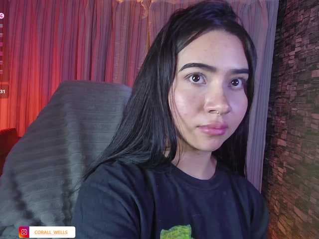 coralwells live cam on BongaCams