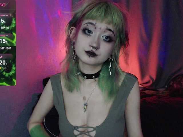 Trish-Taylor live cam