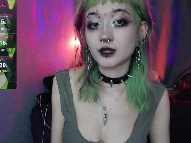 Trish-Taylor live cam