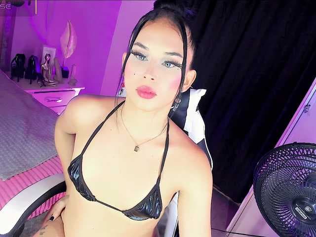 Gia21XXX live cam on BongaCams