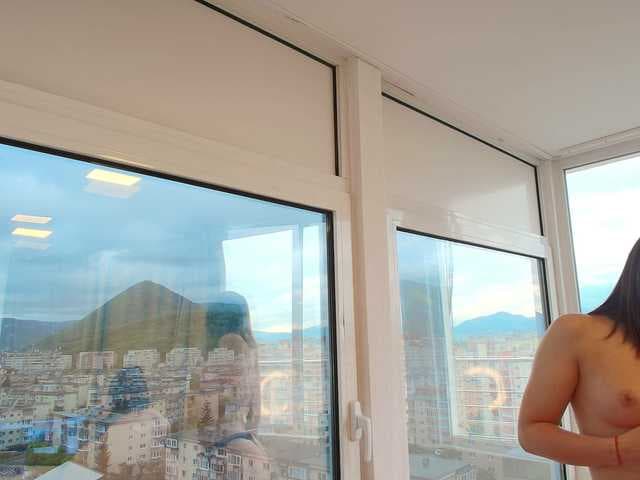 EmilyxJames live cam
