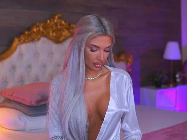 JuicyJessye live cam
